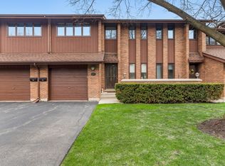 1207 Beau Dr, Park Ridge, IL 60068