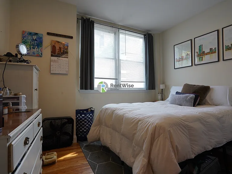 550 E 3rd St #1 — Photo 9