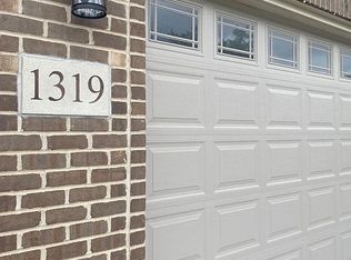 1319 Camden Ct, Sycamore, IL 60178