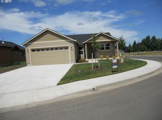 1104 2nd St, Cottage Grove, OR 97424