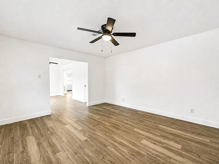 1206 Gary Ave — Photo 5