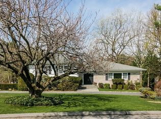 1 Hunter Dr, Rye Brook, NY 10573