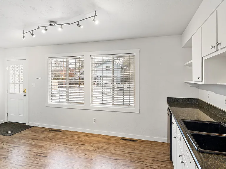 220 Minnesota Ave — Photo 7