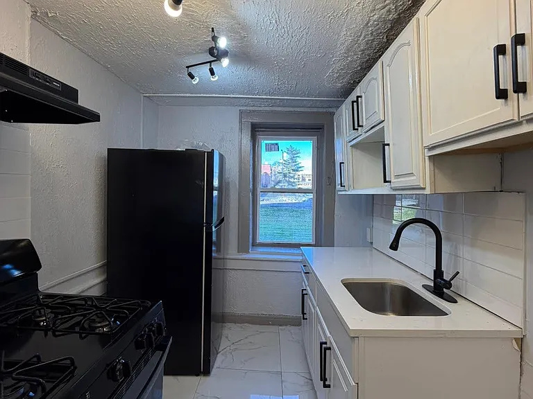717 Arlington Ave #1DD — Photo 3