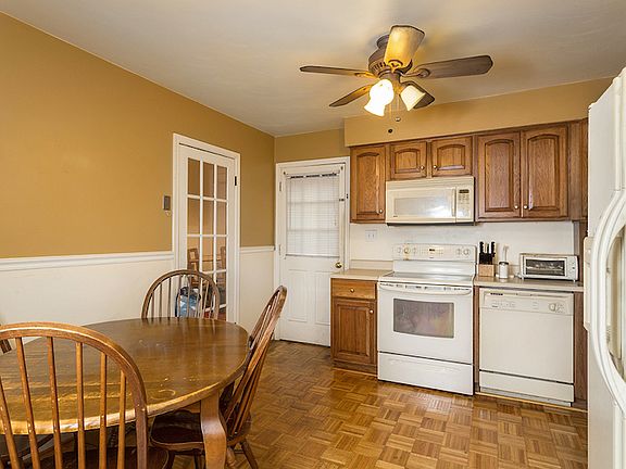 3rd image of 5103 Tamarisk Cir