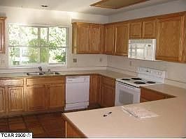 5th image of 970 Dogwood Dr