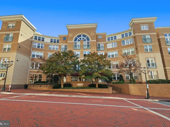 12001 Market St APT 243, Reston, VA 20190