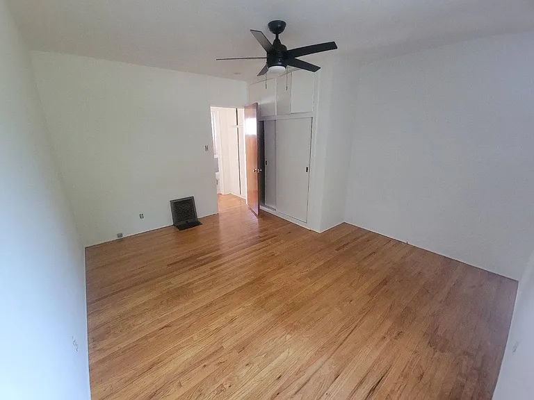 741A W Glenoaks Blvd #A — Photo 3