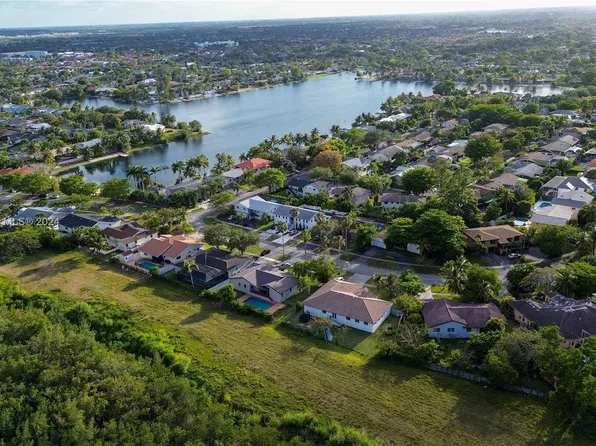 19850 SW 78th Ct, Cutler Bay, FL 33189