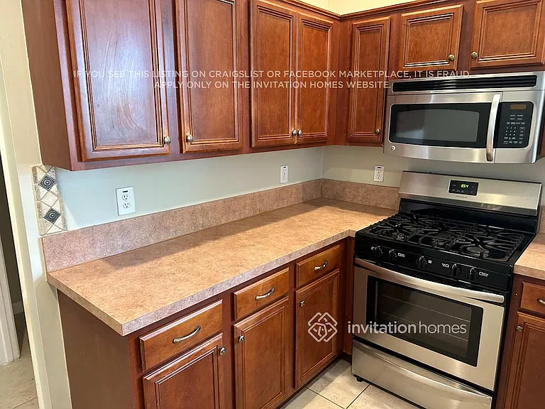 136 Canterbury Pl — Photo 4