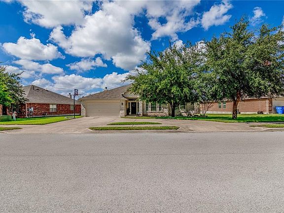 2nd image of 713 Kingston Lacy Blvd