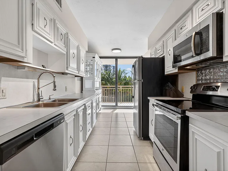 3400 N Ocean Dr #408 — Photo 5