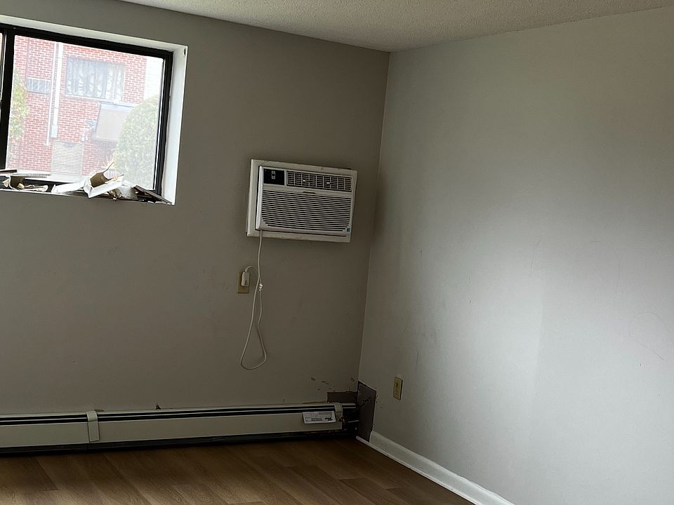 1st image of 800 Governors Dr APT 3