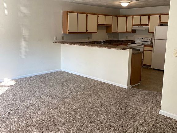 2nd image of 818 Patrick Henry Dr #1