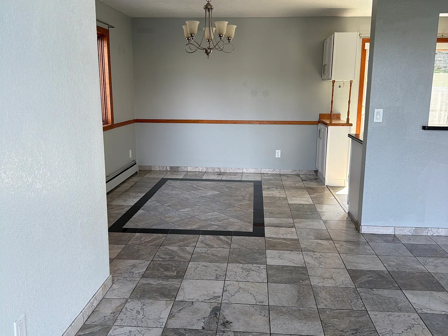 4 bed, 3.5 bath, 2464 sqft, $4,000 — Photo 4