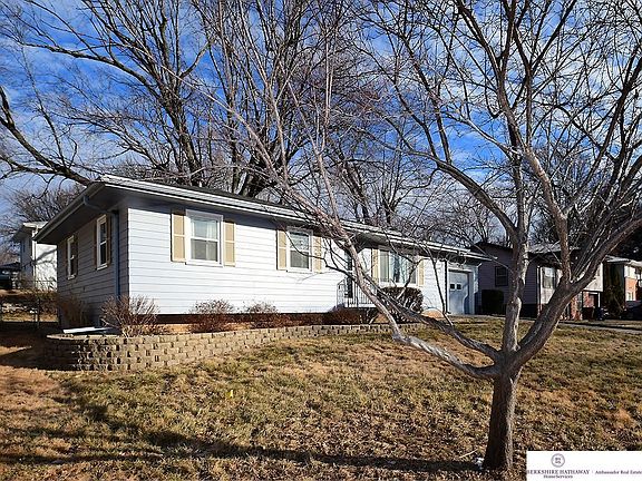 2nd image of 2820 Irene St
