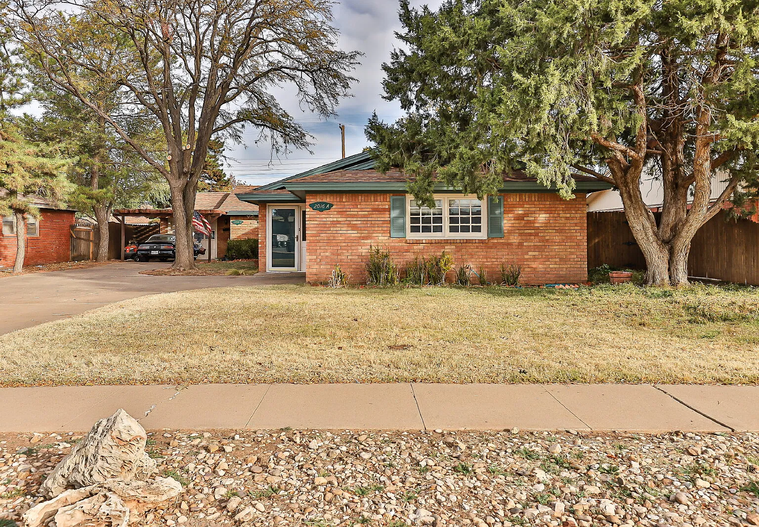 2 bed, 1.0 bath, 1125 sqft, $1,000 — Photo 1