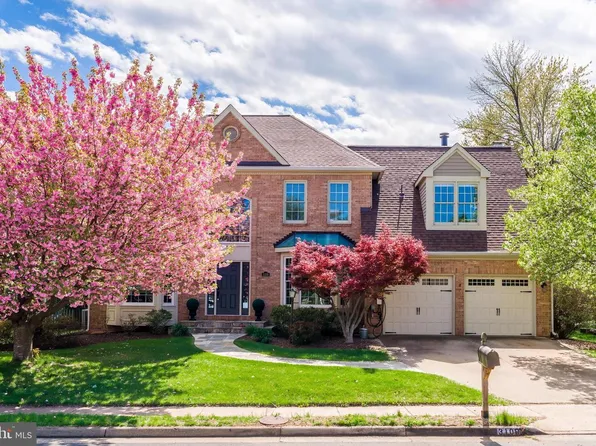 3109 Kinross Cir, Herndon, VA 20171