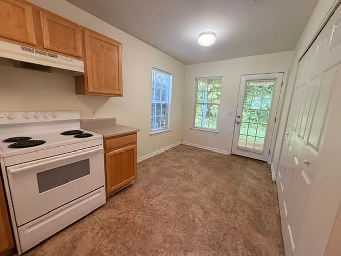 2 bed, 2.0 bath, 975 sqft, $1,100 — Photo 2