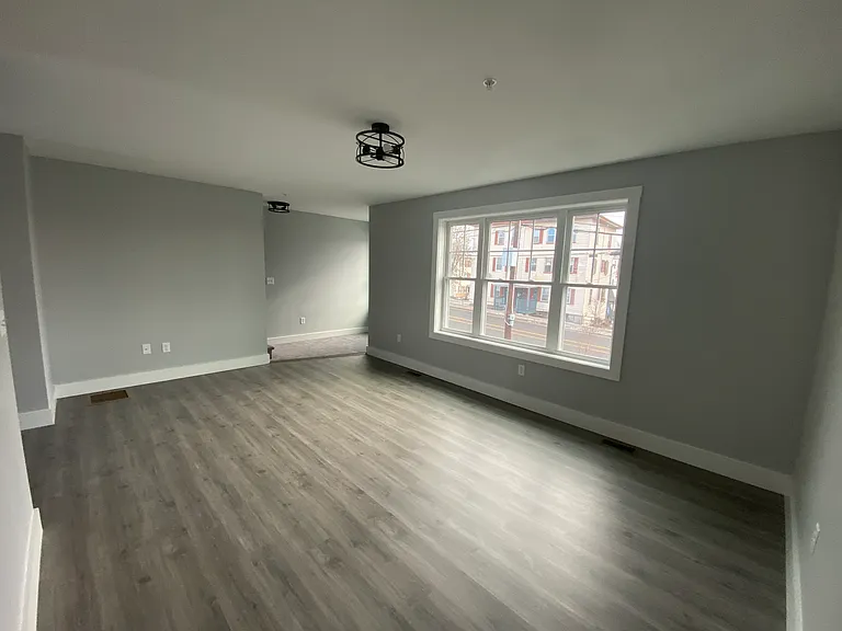 32 Main St #4 — Photo 11