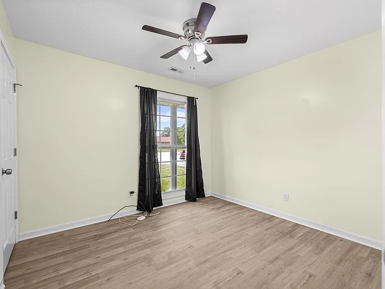 103 Oakwood Ct — Photo 14