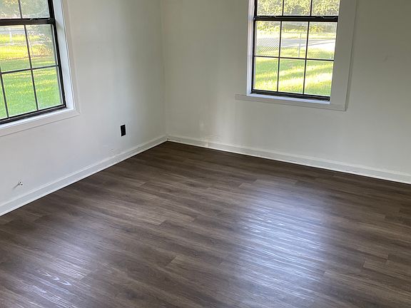 3rd image of 403 Linda St