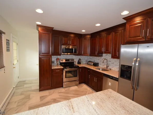 23 Elizabeth Ave, Stanhope Boro, NJ 07874