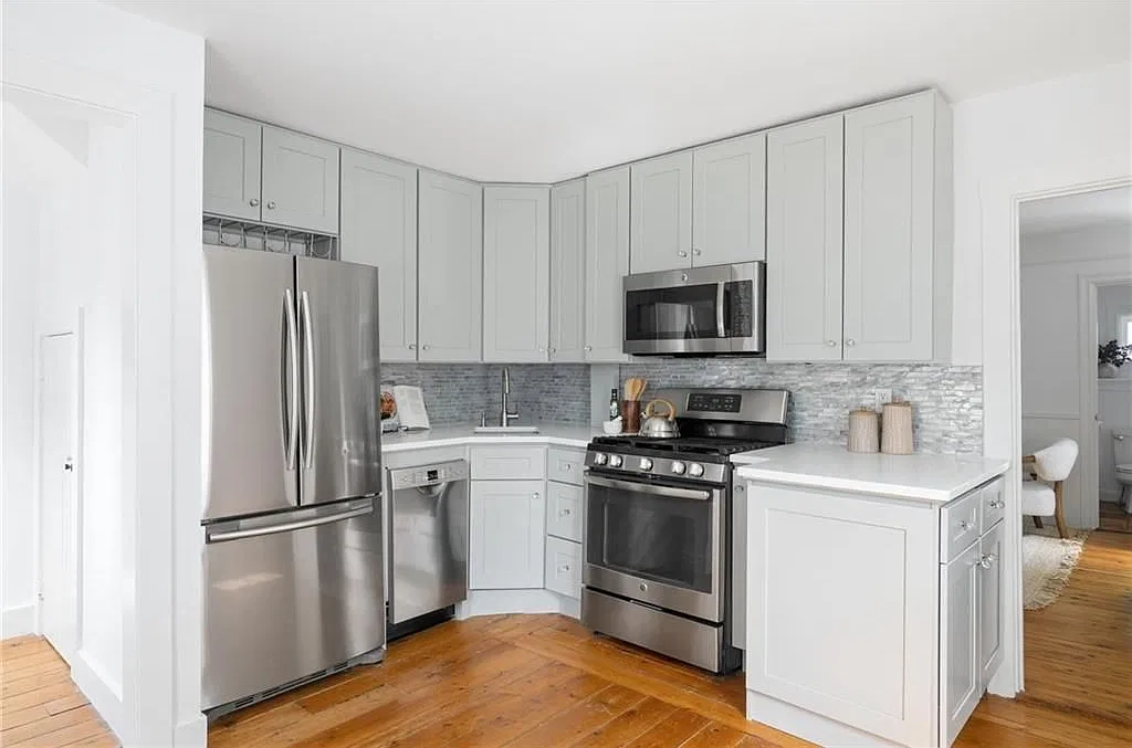 2 bed, 1.0 bath, 1015 sqft, $4,000 — Photo 3