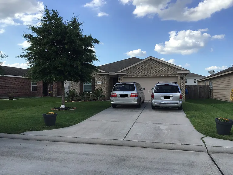 4047 Pedernales River Ln — Photo 1