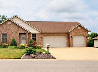710 Deer Circle Dr, Carlyle, IL