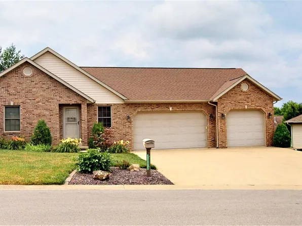 710 Deer Circle Dr, Carlyle, IL 62231