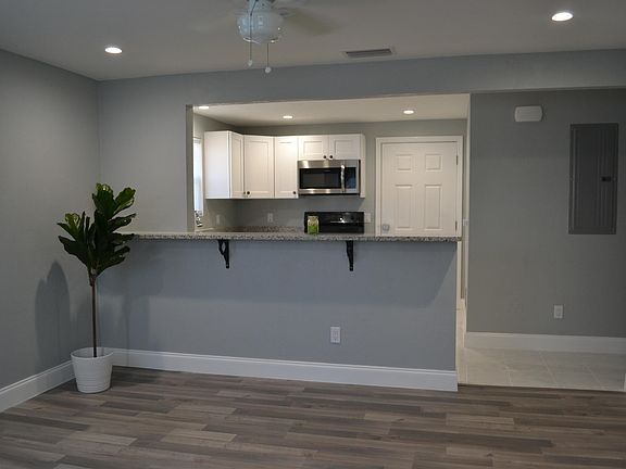 3rd image of 127 N Hollywood Ave