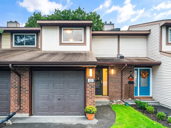 121 Castlefrank Rd #15, Ottawa, ON K2L 2Y1
