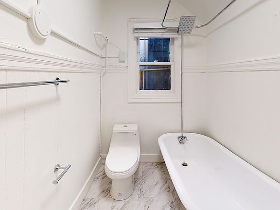 Bathroom with toilet and bathtub