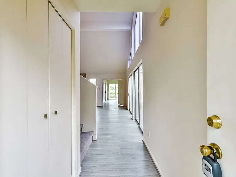 1811 Veranda Dr — Photo 2