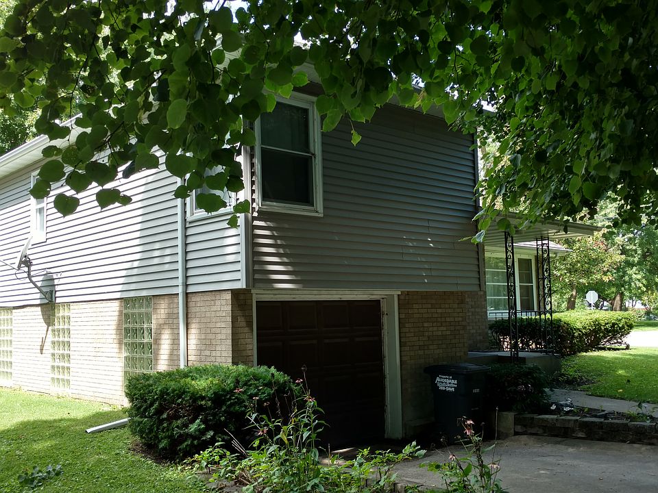 2nd image of 906 Indiana Ave