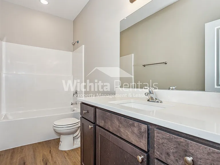 5030-5032 S Sycamore Ave — Photo 13