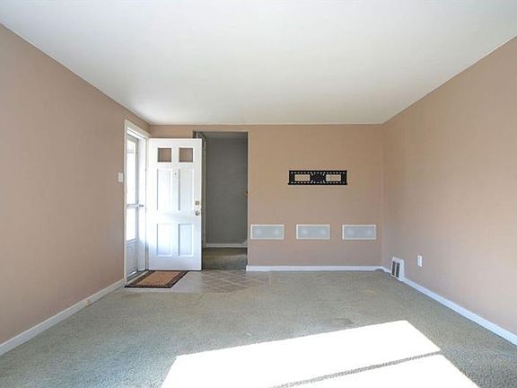 3rd image of 731 Newport Dr