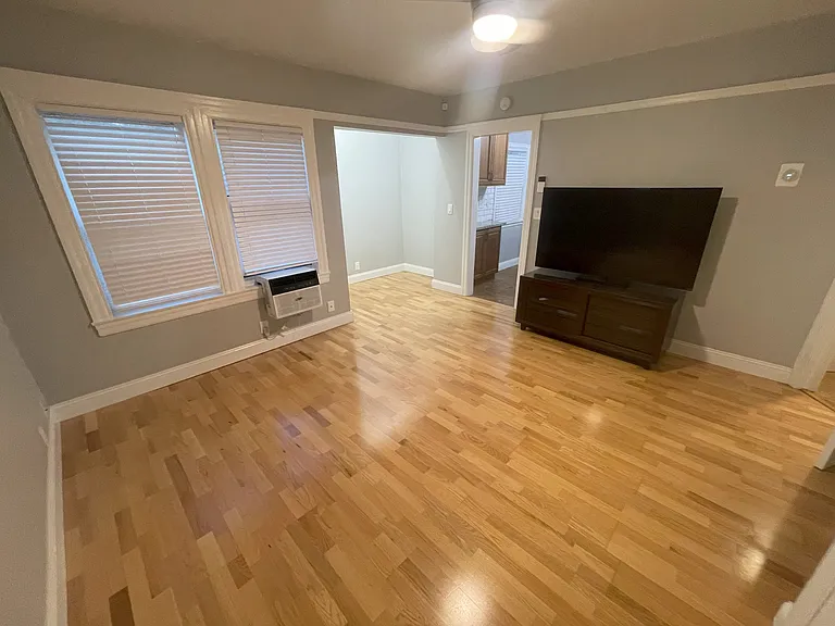 Daisy St — Photo 9
