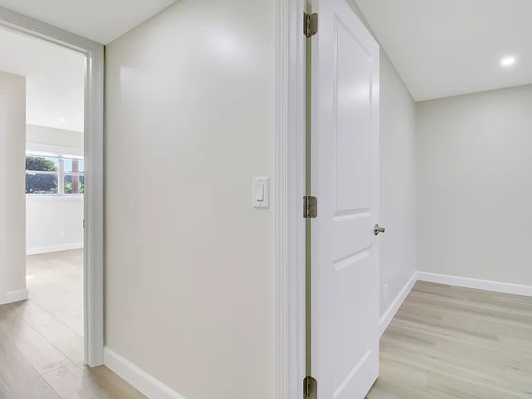 300 NE 26th Ave #112 — Photo 5