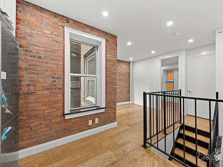 42 Bank St #11 — Photo 2