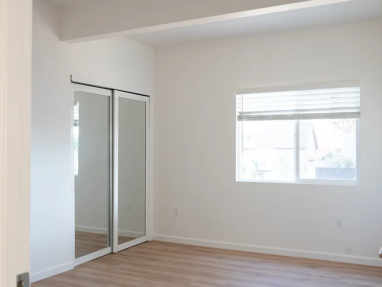 1200 N Hobart Blvd — Photo 8