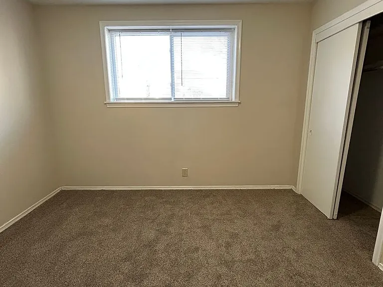 915 N 48th Ave — Photo 38