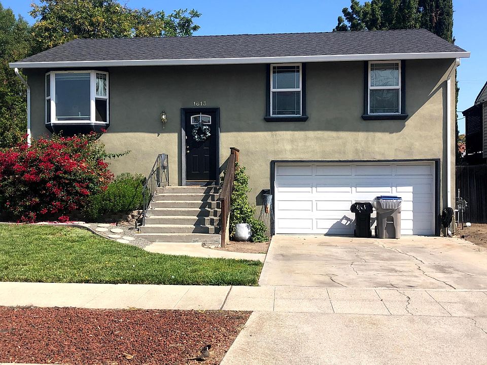 1st image of 1613 Hallbrook Dr