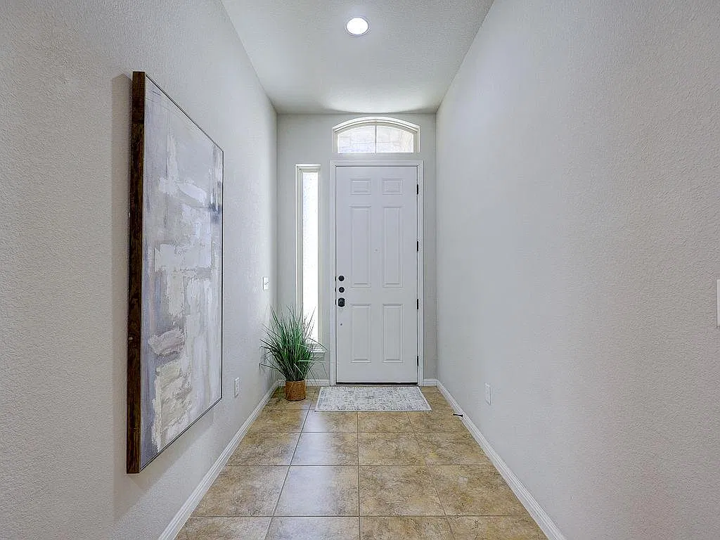 4 bed, 3.0 bath, 3210 sqft, $2,850 — Photo 4