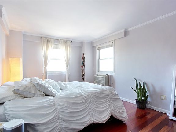 5th image of 191 Willoughby St APT 10G