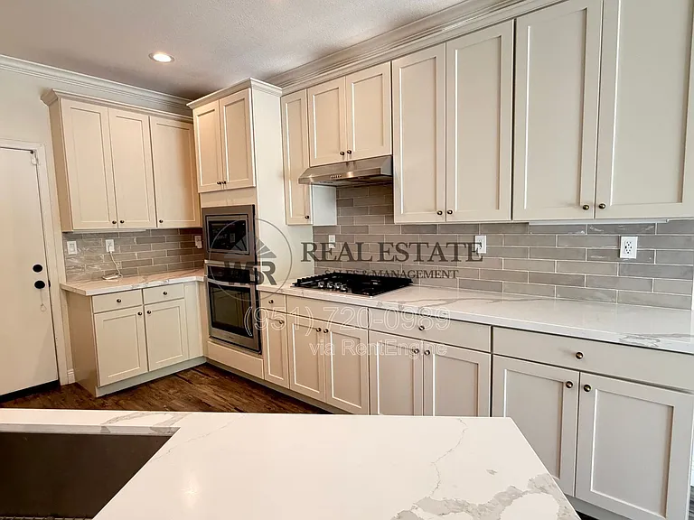5798 Mapleview Dr — Photo 8