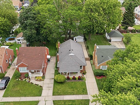 3rd image of 7829 Buckingham Ave