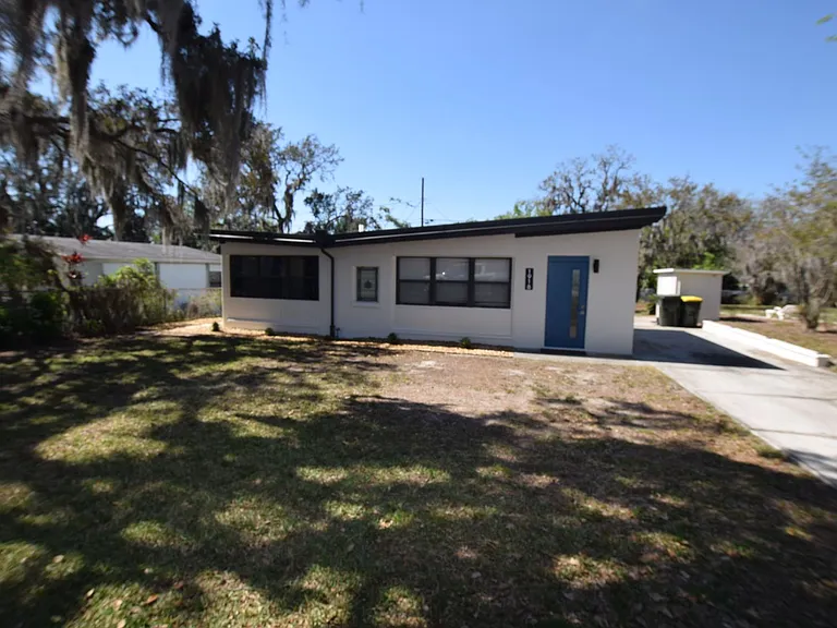 1918 Sunset Ln — Photo 1