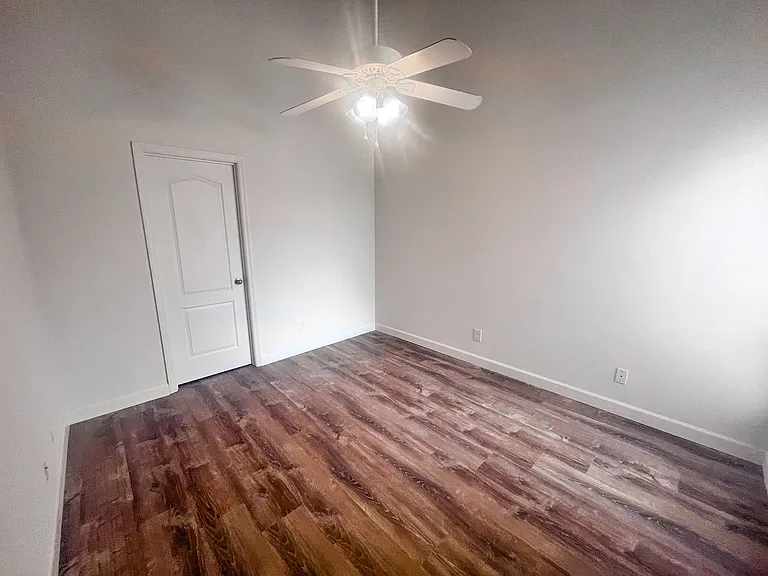 Heritage Apartments — Photo 17